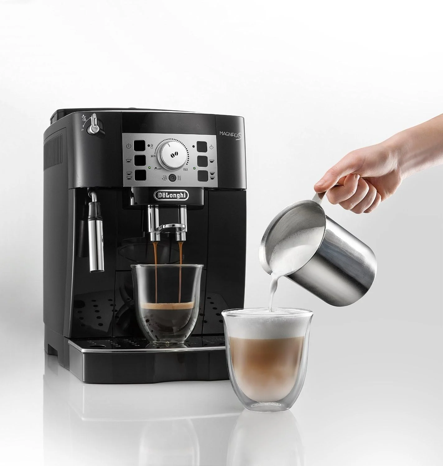 The compact footprint of the DeLonghi ECAM22110B, ideal for smaller kitchens