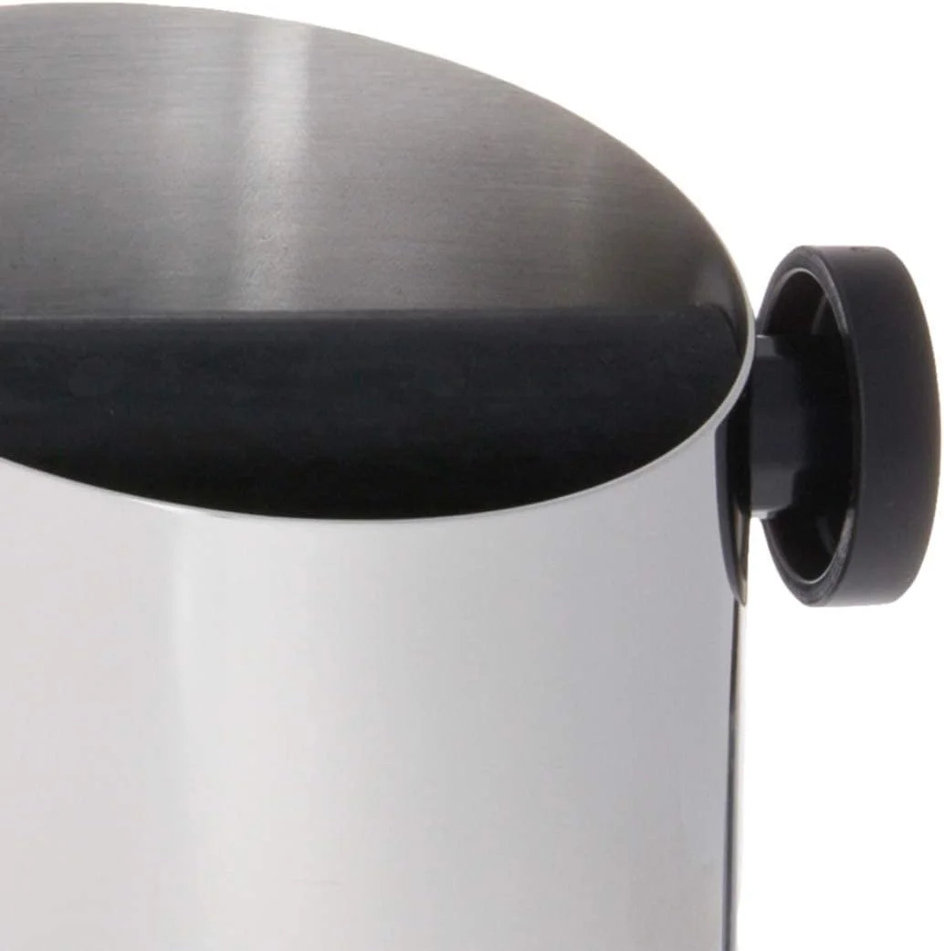 The removable bar of the De'Longhi Knock Box for easy cleaning