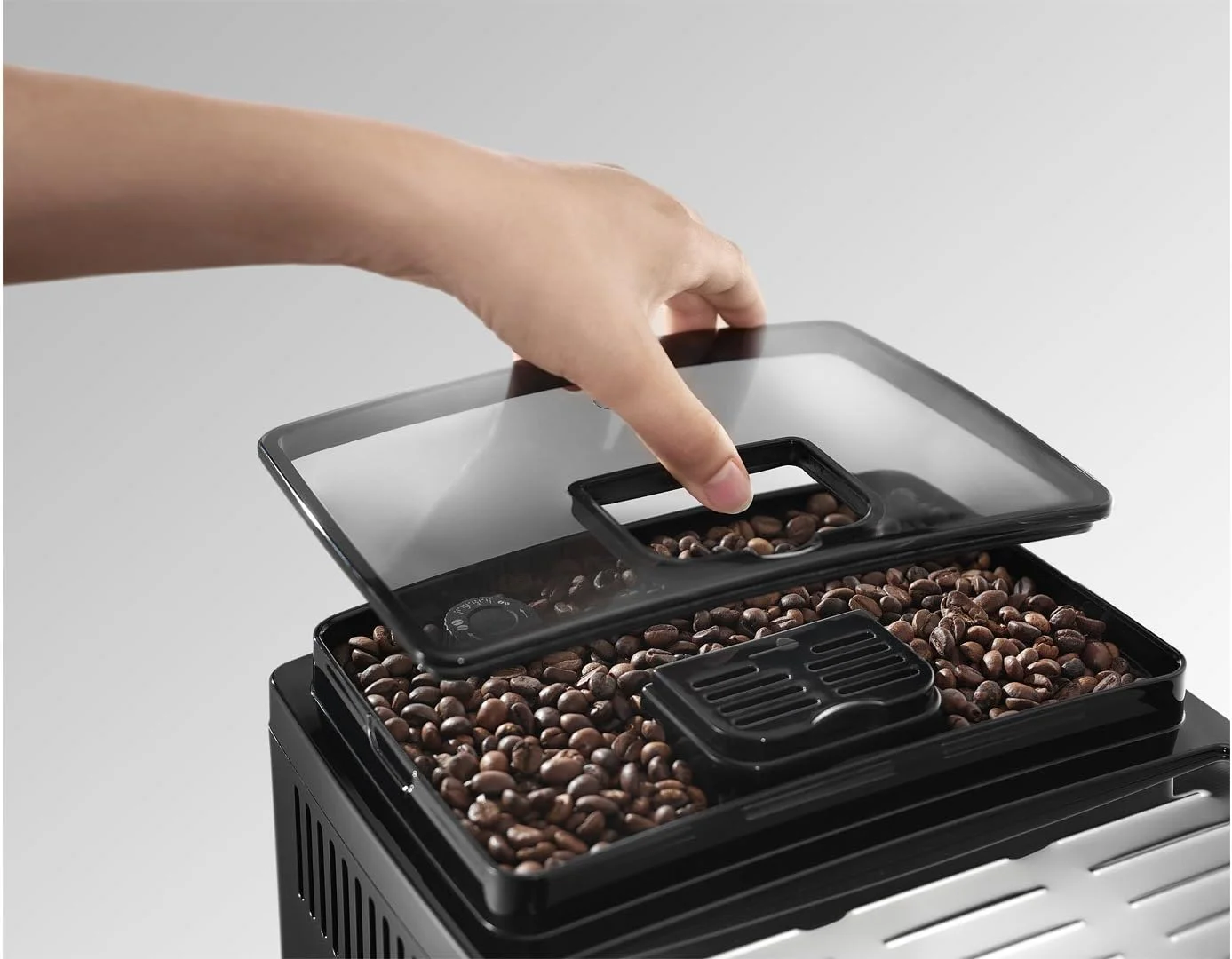 DeLonghi Magnifica S Express ECAM23120SB steam wand in action